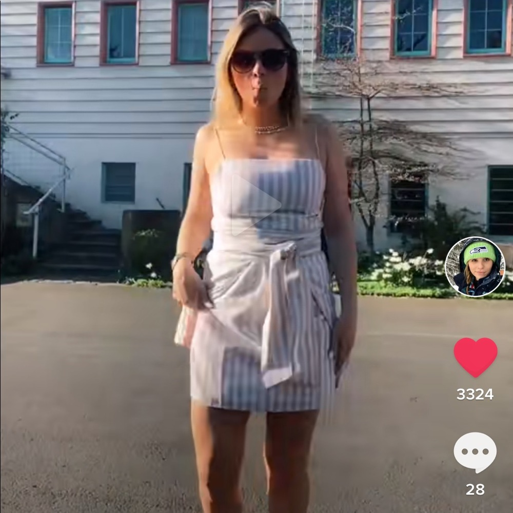 ISO ISO ISO THIS DRESS!!